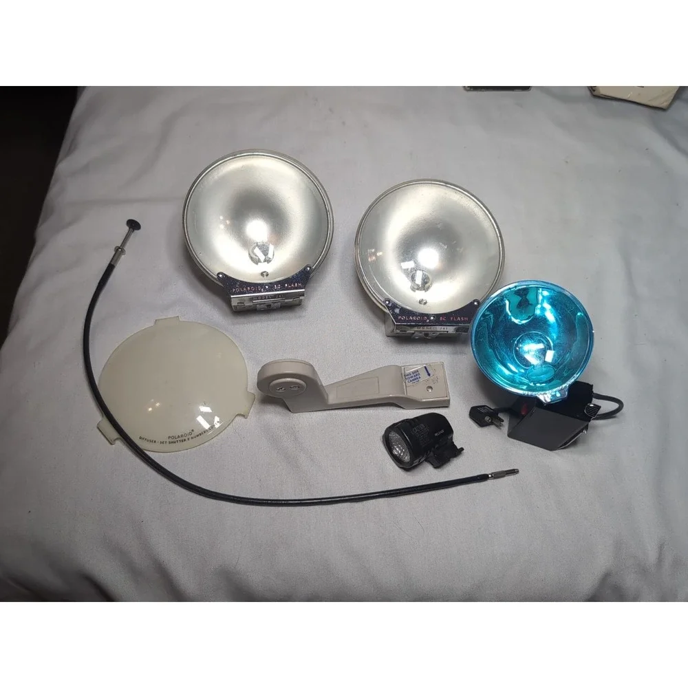 Huge Lot Vintage Camera Equipment Kodak Polaroid Cannon Flashes Cameras Lenses - Picture 12 of 15